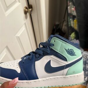 Nike Air Jordan Mid in Navy and Mint